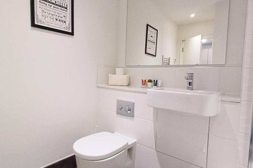 Stylish Modern 1Bed Apartment In ベドフォード エクステリア 写真